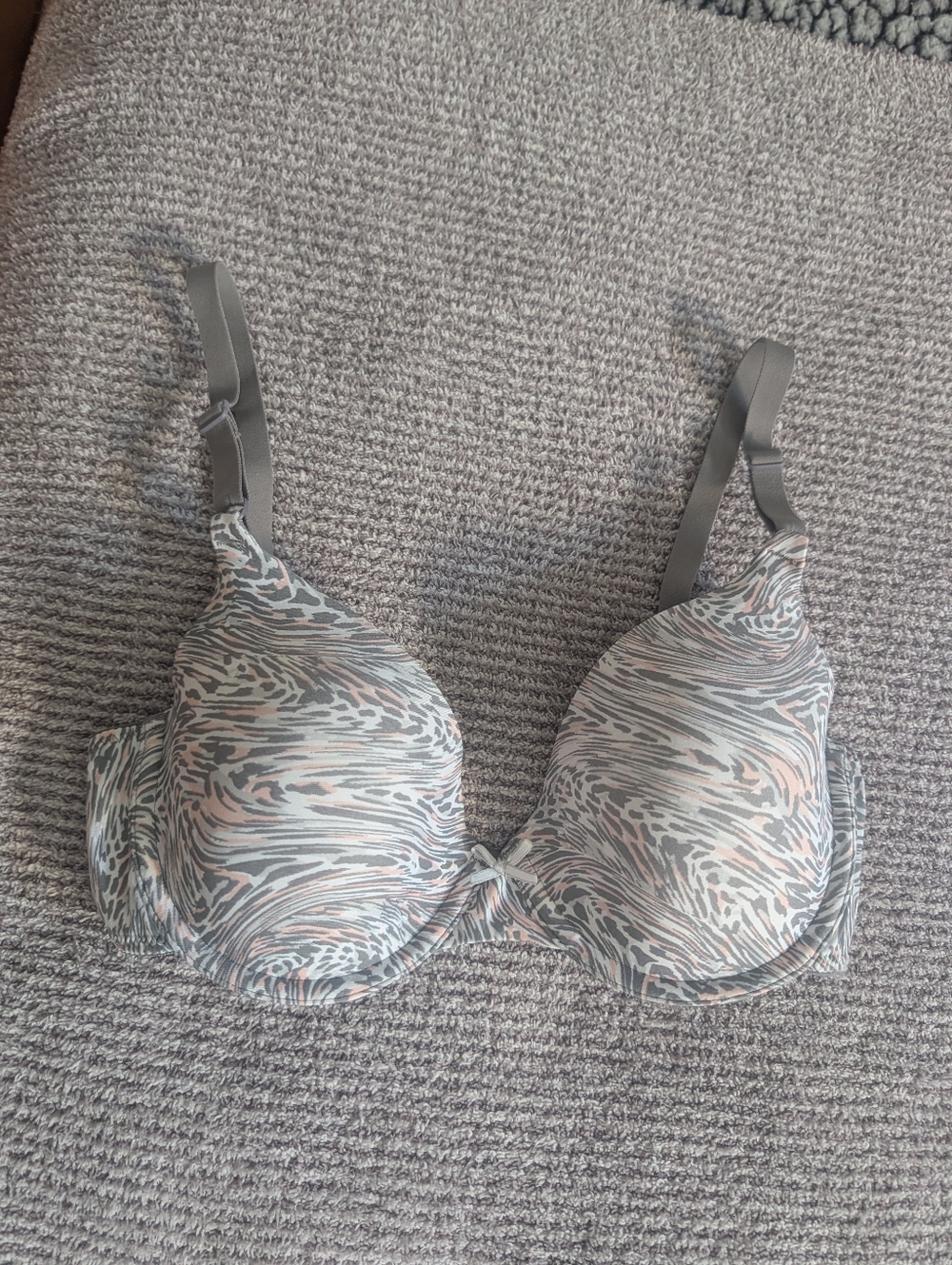 Maidenform underwire Gray & Blush Patterned T-Shirt Bra